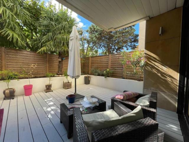 ILE DE LA JATTE – Appartement traversant avec terrasses