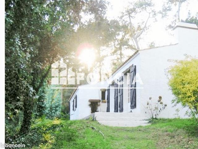 Ile de noirmoutier a coeur du bois de la chaise propriete a rafraichir