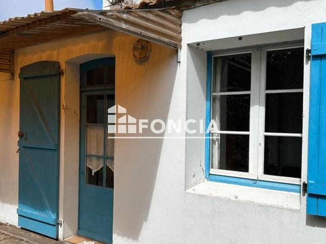 Ile de noirmoutier vieux quartier du centre ville petite maison de pays a renover