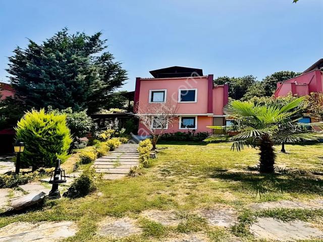 Şile De Site İçi Güvenlikli Havuzlu 4+1 Satılık Villa