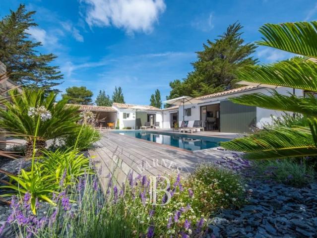 Villa à vendre avec piscine proche plage Le Bois Plage en Ré