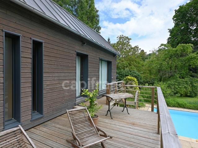 Ile de Vaux sur Seine Maison 7 pièces de 186m2, 4 chambres, dépendance et piscine  sur terrain de 1912m2