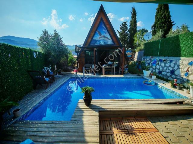 Çile Köyünde Havuzlu, Manzaralı, 630m² Arsa İçinde Satılık Müstakil Köy Ev