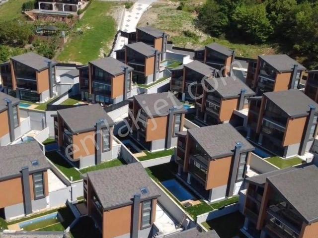 Şile Kadraj Sitesinde Deniz Manzaralı Kiralık Villalar