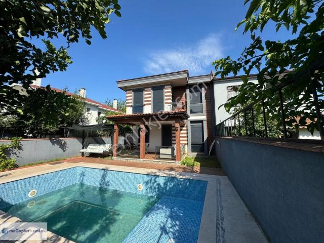 Şile Kumbaba Mahallesinde 3+1 Havuzlu Yıllık Kiralık Villa