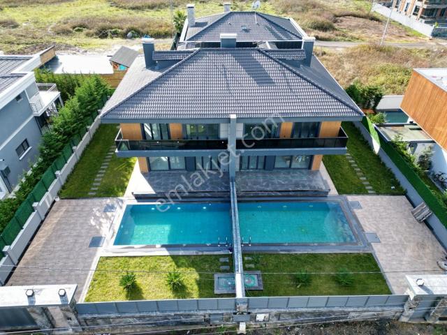 Şile Kumbabada Kiralık Ultra Lüx Akıllı Ev Statüsünde 5+1 Villa