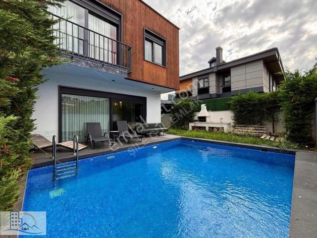 Şile Kumba'da Satılık Özel Havuzlu Lüks İkiz Villa