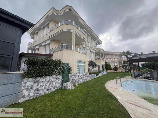 Şile Merkez Deniz Villaları Sitede 240m2 Satlık Tripleks Villa