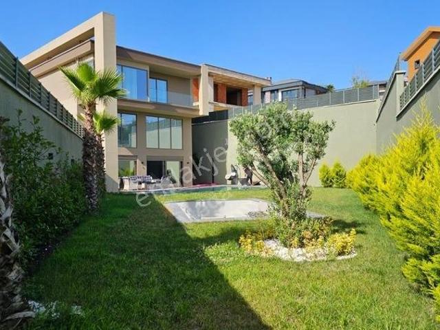 Şile Merkezde Villa