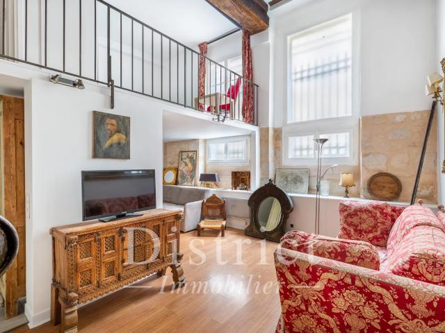 Ile Saint Louis. Grand 2 pièces de caractère de 57m²