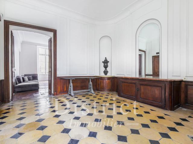 Ile Saint Louis Pied à terre de 100m² chargé d'histoire!