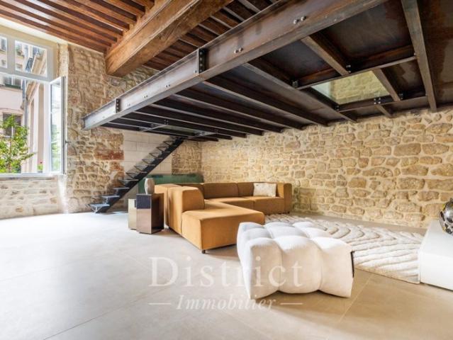 Ile St Louis. Grand 2 pièces de 80m² vendu meublé. 4m sous plafond