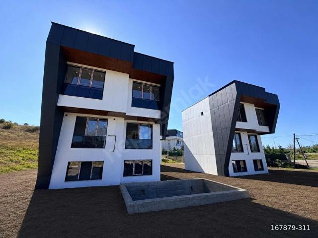 Şile'de 5+1 Müstakil Havuzlu İkiz Villa