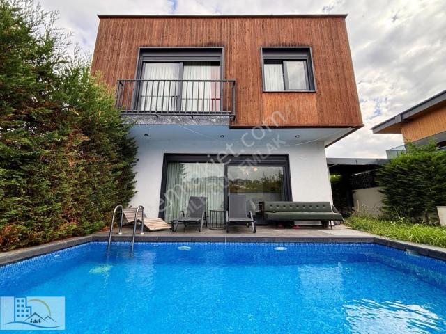 Şilede Özel Havuzlu, Müstakil, Ferah Triplex Kiralık Villa