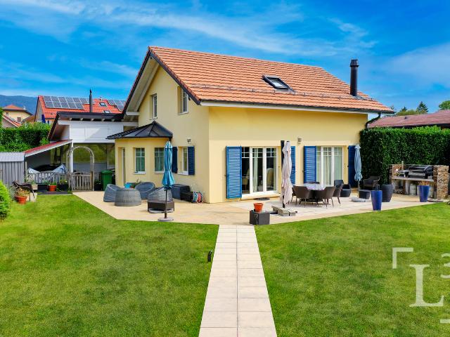 Im Zentrum des Dorfes! Freistehendes Haus mit Garten