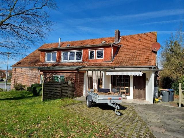 Im Zentrum: Solides Wohnhaus mit Geschichte und Potential 3 Wohneinheiten
