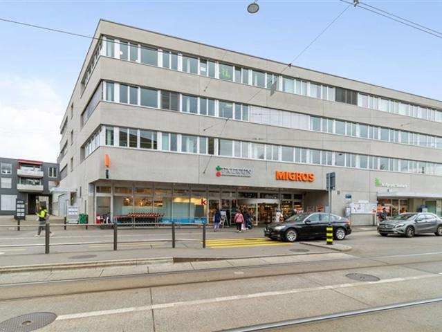 Im Zentrum von Seebach Schaffhauserstrasse 470 in Zürich