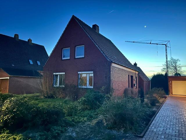Im Angebotsverfahren: Für Handwerker mit Vision: Sanierungsobjekt in Emden hier packt man gern an!