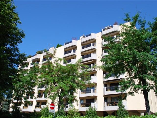 Im Bezirk internationaler Organisationen – Geräumige 5 Zimmer Wohnung
