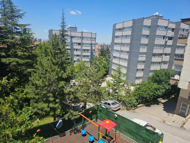Şimşek Emlak'tan Dikmen Öveçler 2. Kat 3+1 125 M2 Batı Cepheli