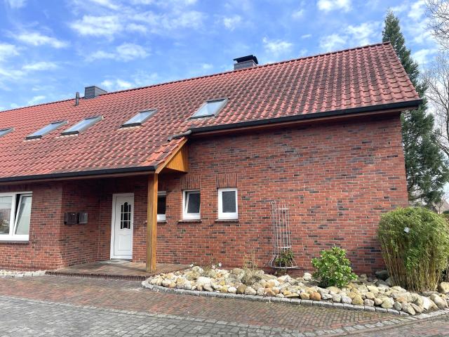 Im Grünen am Stadtrand: 2 Zimmer Wohnung mit besonderer Ausstattung!
