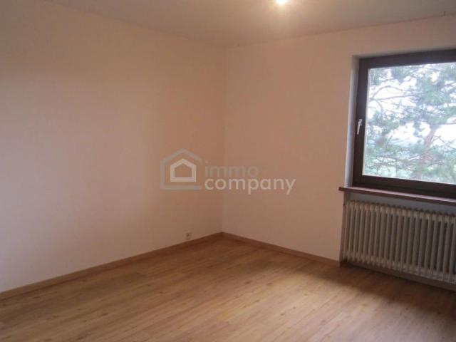 Im Grünen* TOP – Mietwohnung in Zweifamilienhaus in sehr lockerer Streusiedlung