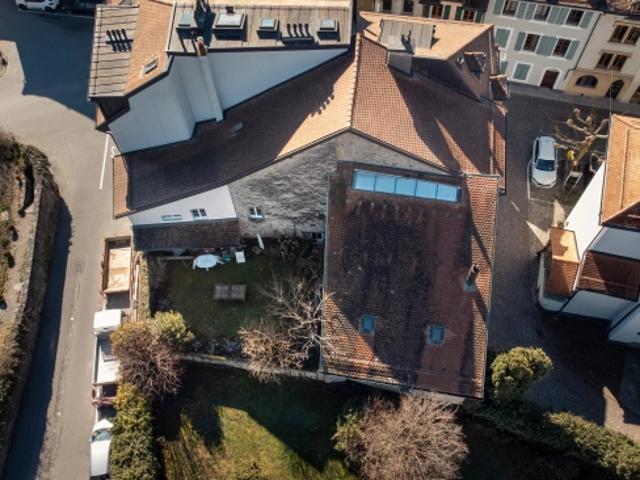 Im Herzen des Dorfes Lutry befindet sich ein typisches Haus mit Garten