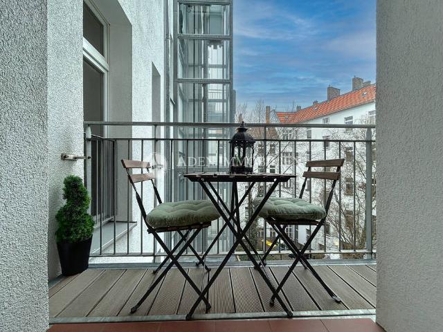 Im Herzen des Prenzlauer Bergs: Große 1 Zr Wohnung mit Balkon im sanierten Altbau mit EEK B!