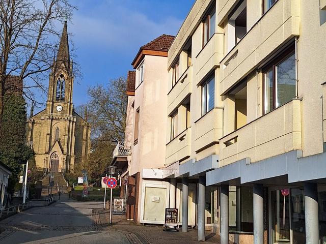Im Herzen von Bad Pyrmont helle, großzügige 2 Zimmer Eigentumswohnung