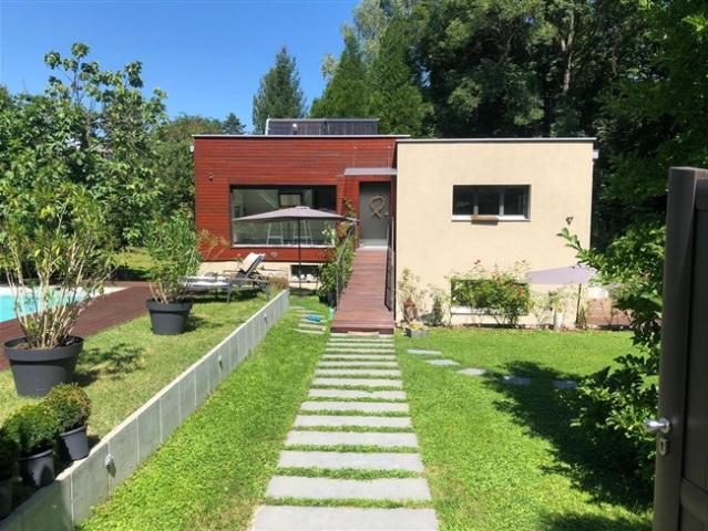 Im Herzen von Genf, in einem Zufluchtsort, ist Villa 7 Stücke zum Verkauf. Grundstück 1416 m²