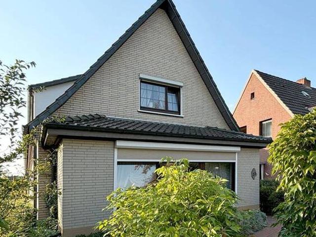 Im Herzen von Habenhausen Einfamilienhaus mit großem Garten, Garage und Dachterrasse