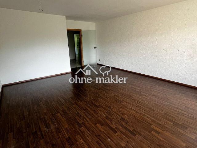 Geschmackvolle 3,5 Zimmer Wohnung in Holthausen mit gut ausgestattetem Wohnbereich, Balkon und EBK