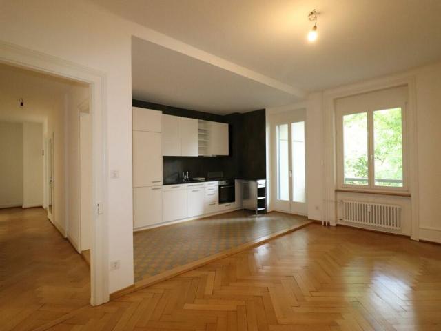 Im Matthäusquartier schöne 4 Zimmer Altbauwohnung im 1.OG