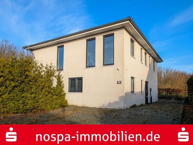 Im Rahmen der Zwangsversteigerung Großes Stadthaus am Stadtrand von Schleswig