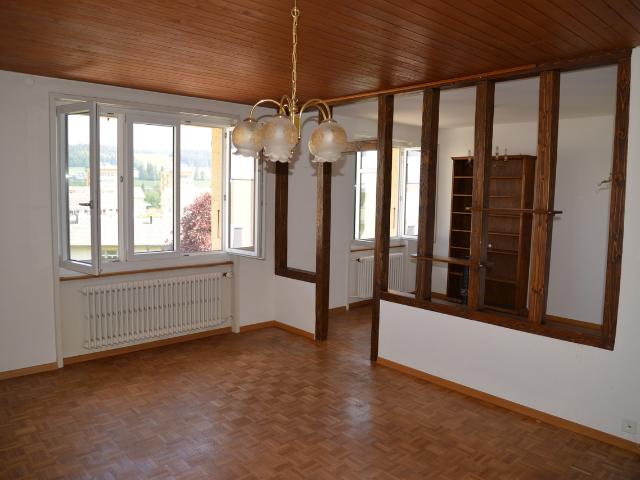 Im Stadtzentrum, im obersten Stockwerk gelegen Wohnung von 5 Stück