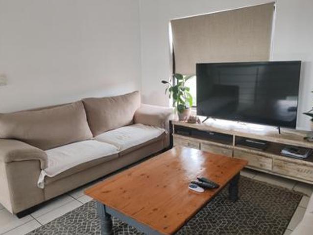 immacualte modern 3 bed 2 bath loft.