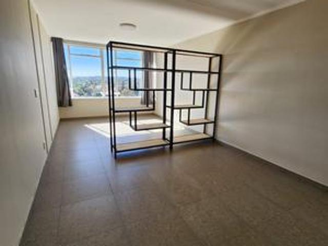 immaculate modern spacious studio u.