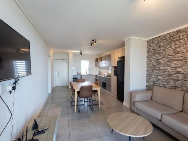 Immaculate apartment in Waters Edge with Storeroom