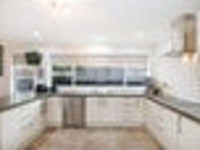 Immaculate Family Living with Room for Everyone!