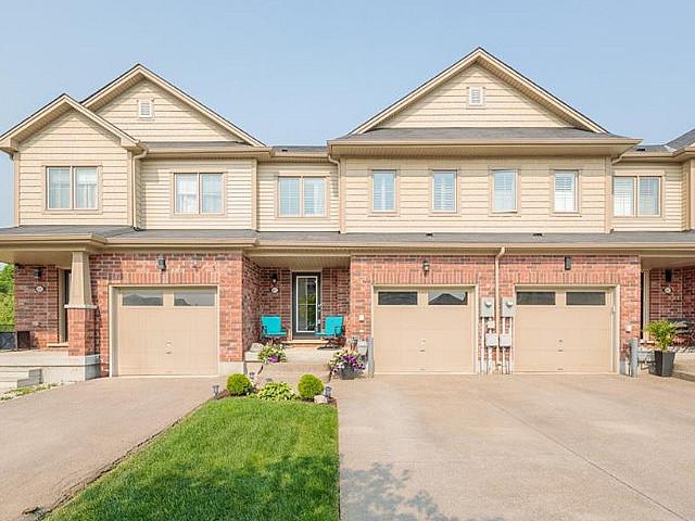 Immaculate Freehold Townhouse In Niagara Falls For Sale