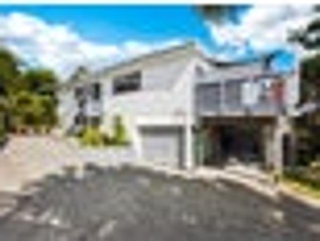 Immaculate, Freehold with City Views