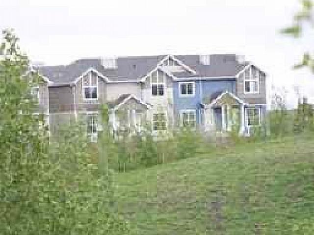 Immaculate Townhouse For Rent