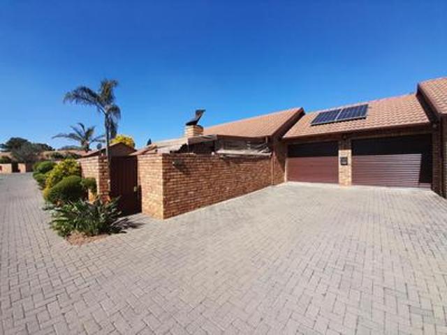 immaculate townhouse in sought after.