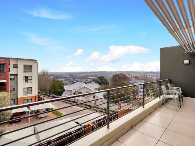 IMMACULATE 2 BEDROOM, 2 BATHROOM APARTMENT