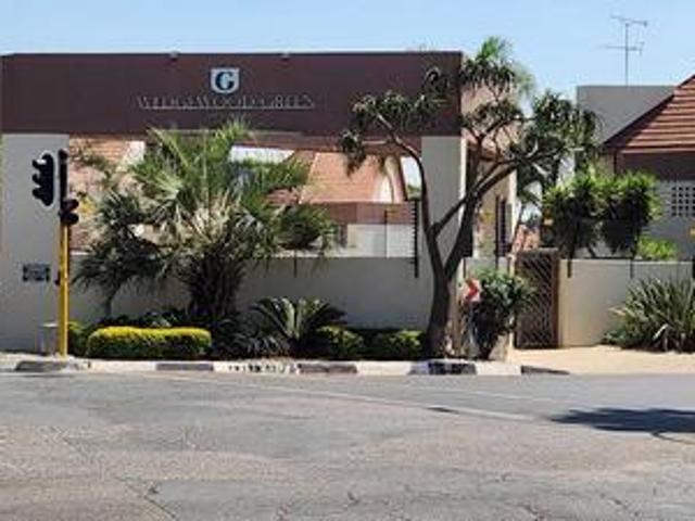 immaculate 2 bedroom apartment on th.