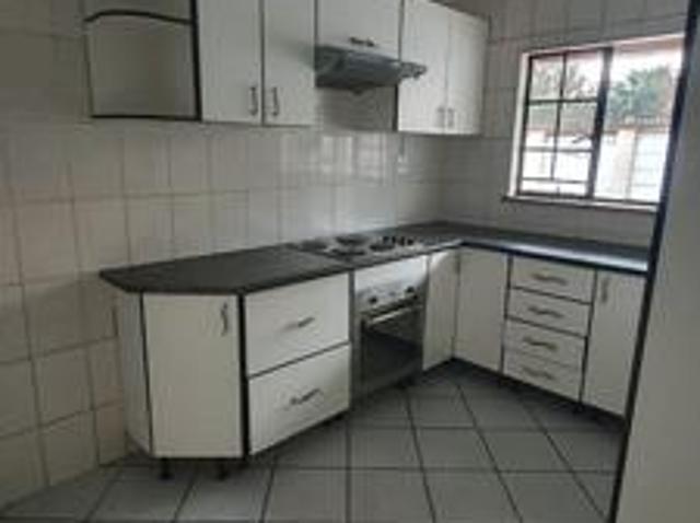 immaculate 2 bedroom ground floor un.