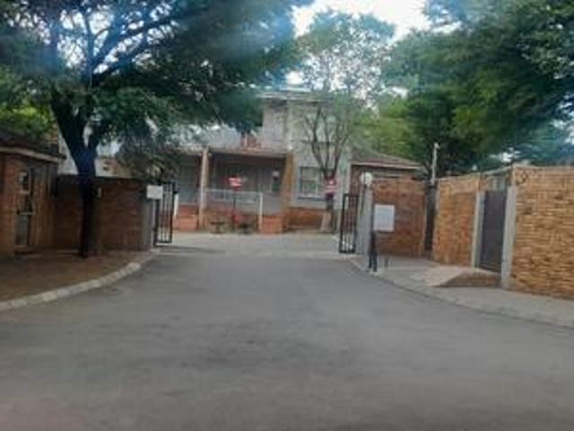 immaculate 2bedrooms apartments on t.