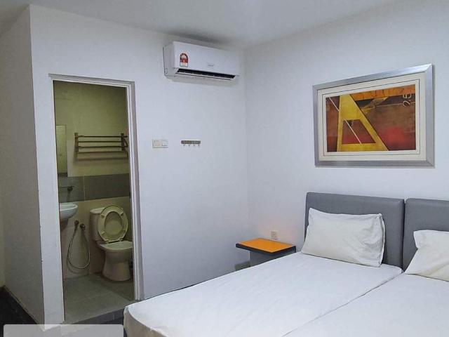 IMMEDIATELY MOVE‼️ 5 min walk – Southgate Commercial Centre 10–15 min walk – Chan Sow Lin LRT / MRT
