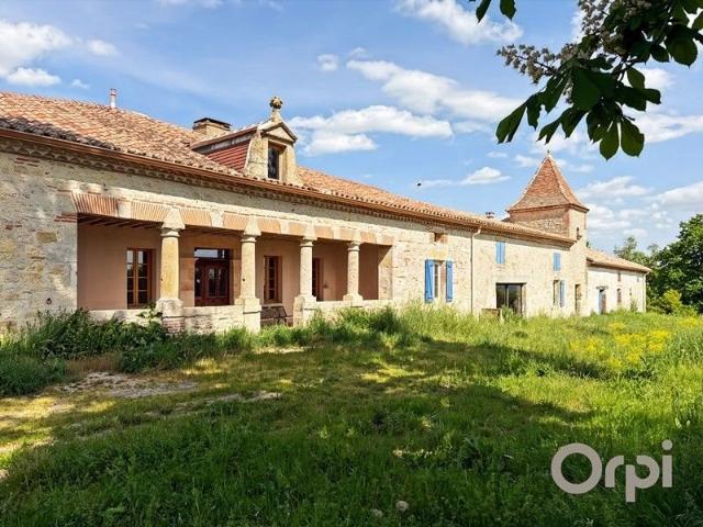 Immense bâtisse XVIIIème tout proche des chemins de St Jacqu. 543m² Miradoux