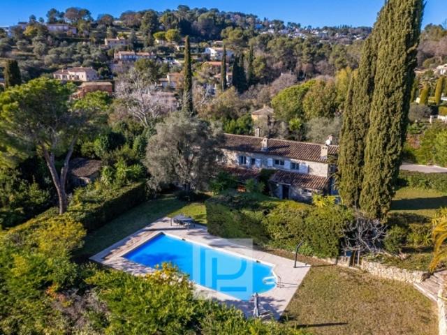 Immense potentiel pour cet authentique Mas provencal en pierre